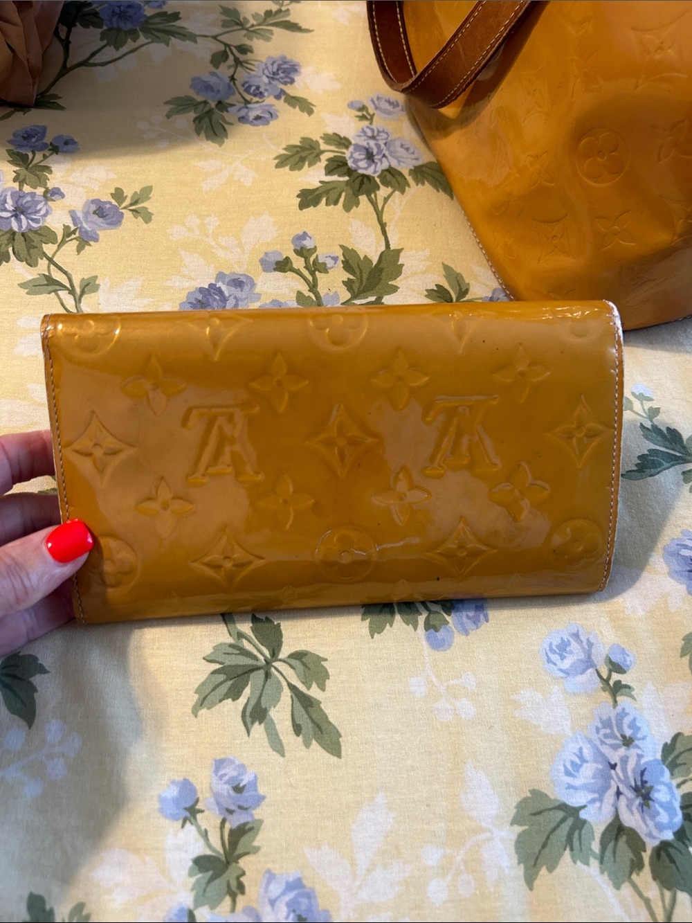 Louis Vuitton Amber Vernis Patent Tote with Matching Wallet - Picture 9 of 16